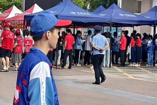 李弘权：很荣幸来到五棵松感受这里的氛围 要努力克服伤病影响